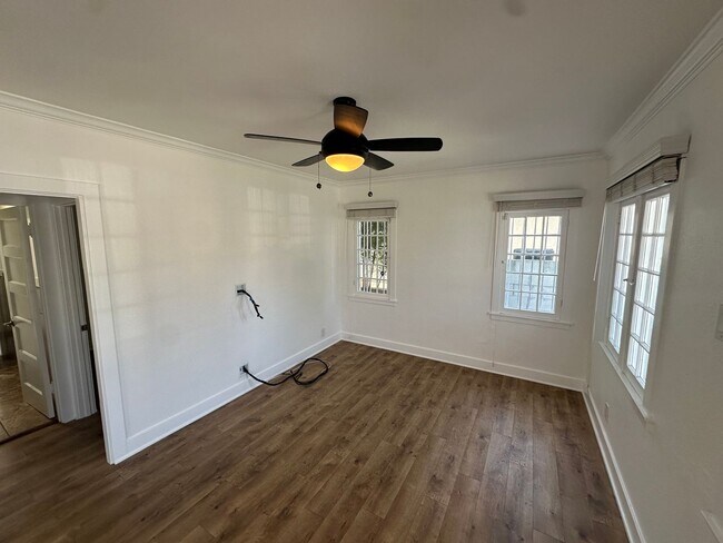 Foto del edificio - Fairview Heights Bungalow | 2 Bed / 1 Bath | Yard & Parking