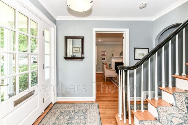Foto del edificio - 3404 Legation St NW