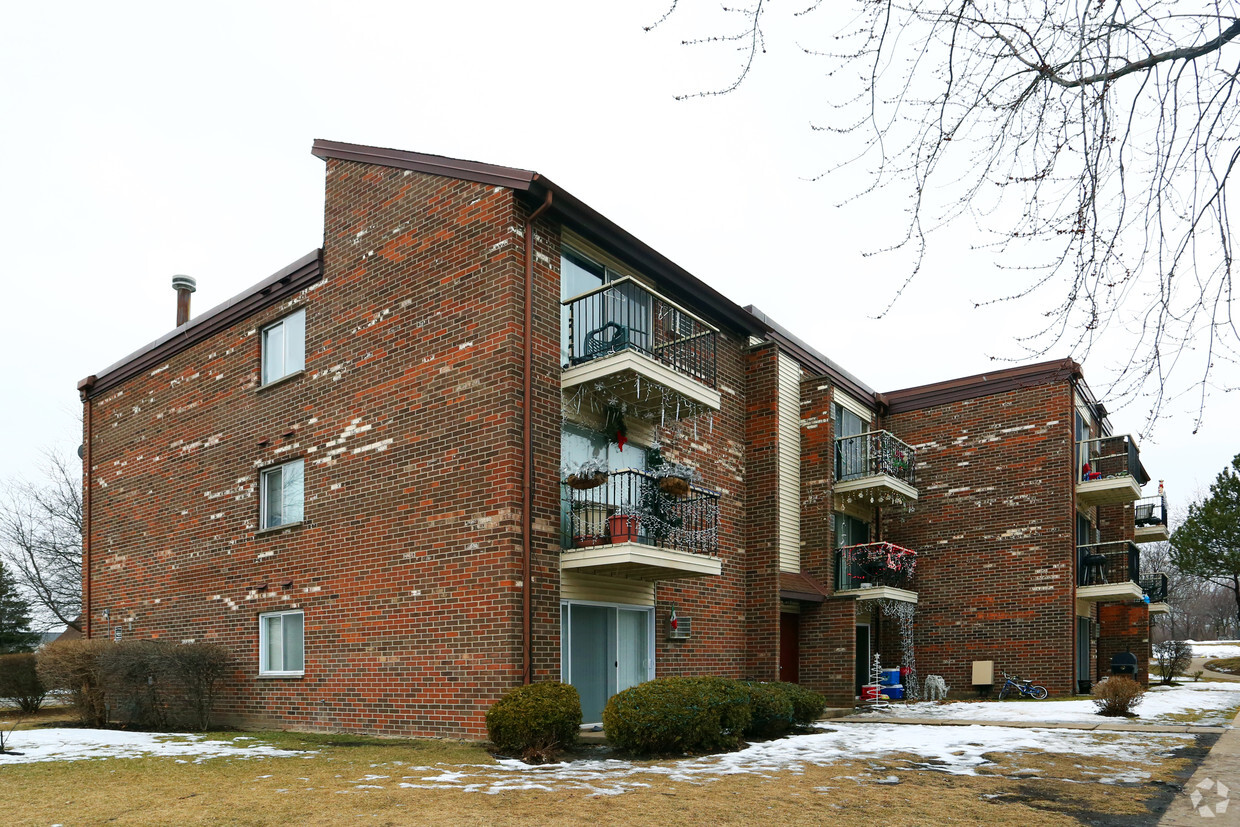 Primary Photo - Wine Tree Apartments