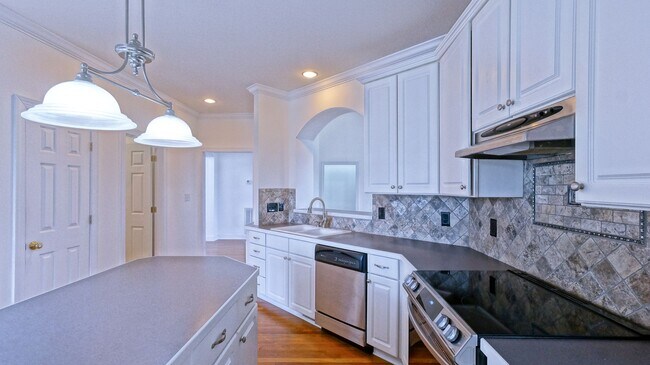 Building Photo - Fore!  First Green - 3 Bedroom 2.5 Bath Ra...