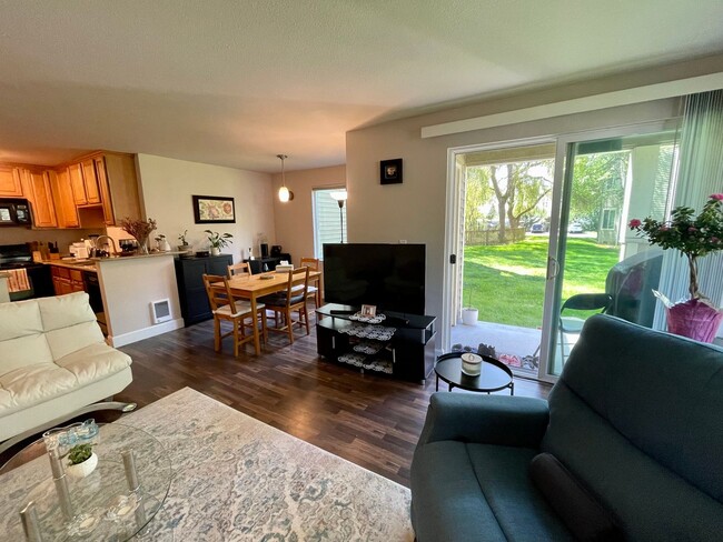 Building Photo - $500 Move In Special!!!!