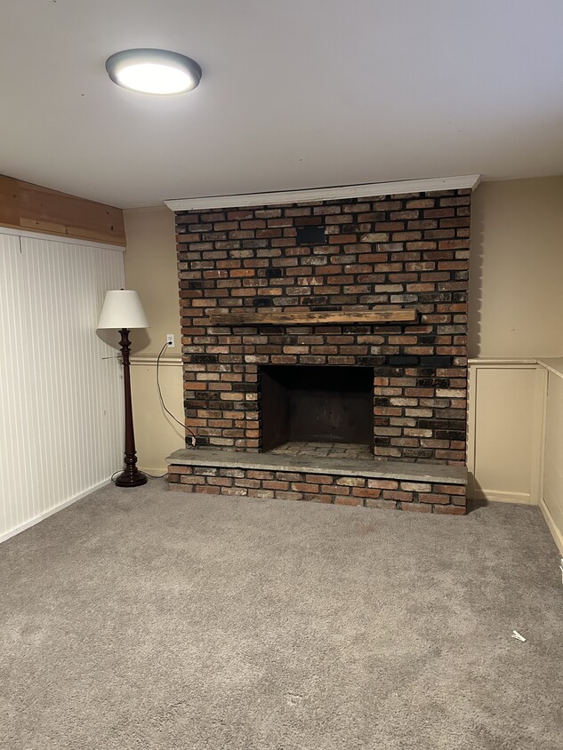 Living room - 7 Magnolia Dr