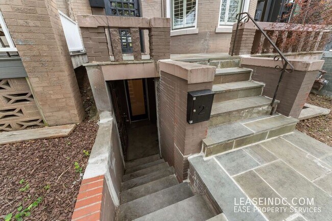 Foto del edificio - 2421 1st St NW