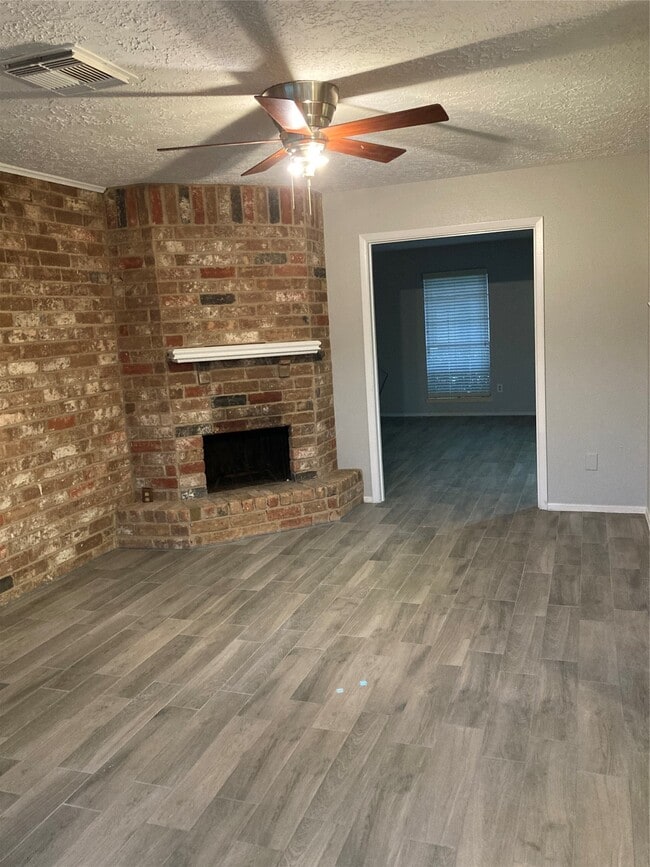 Foto del edificio - 3918 Laura Leigh Dr