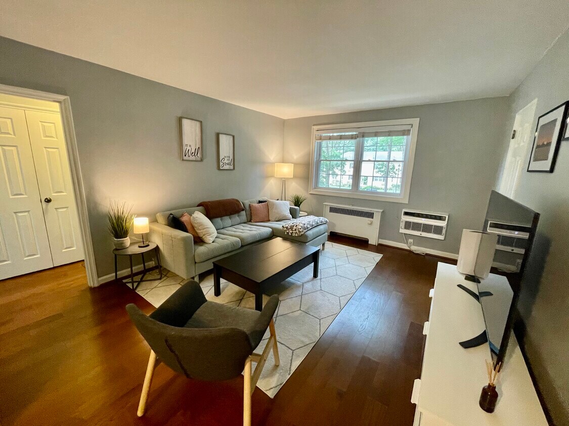 203 N Trenton St Unit 4, Arlington, VA 22203 Condo for Rent in