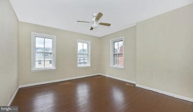Foto del edificio - 336 Jefferson St