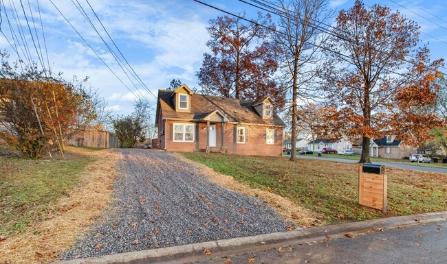 Building Photo - 4 Bedroom Pet Friendly Home For Rent On a ...