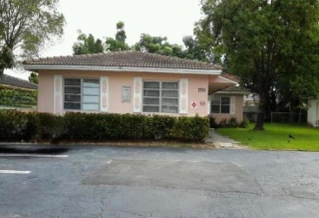 Building Photo - 3791 Riverside Dr