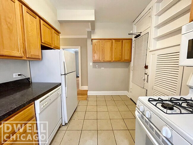 Building Photo - 1509 Hinman Ave