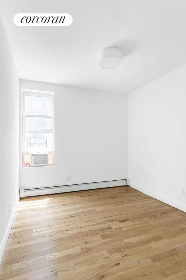 Foto del edificio - 387 Clinton St