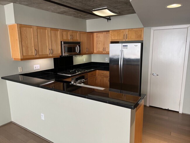 Foto del edificio - Large Beautiful Loft at highly desired Doma building in Little Italy