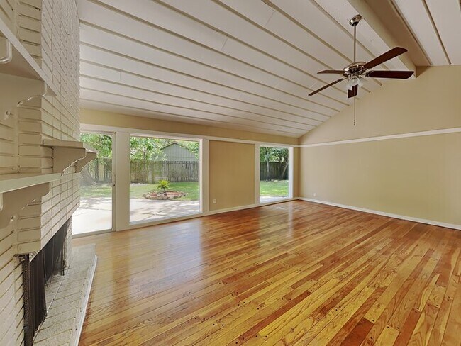 Foto del edificio - Charming Home with a Spacious Floorplan!
