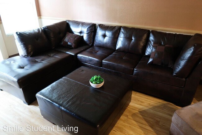Building Photo - 4 br, 2 bath Room For Rent - 207 S. Fifth