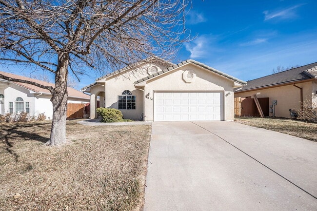 Building Photo - 1014 Pinecrest Dr