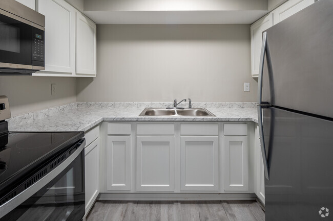 1BR, 1BA - 773SF - Kitchen - The Madison