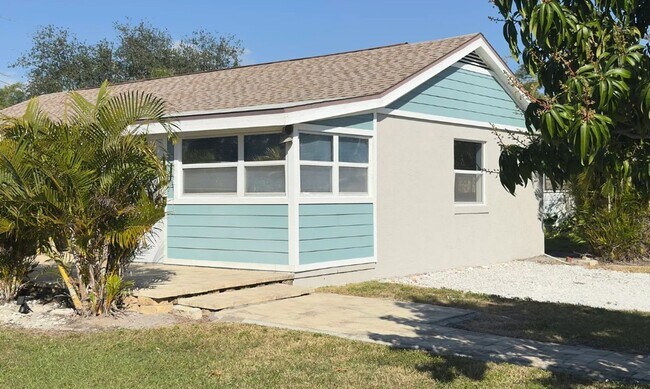 Foto del edificio - Updated Unfurnished Home in Desirable Gulfport Location! 1bed|1bath