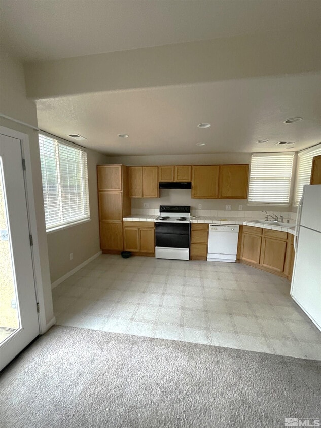 Building Photo - 2494 Roman Dr