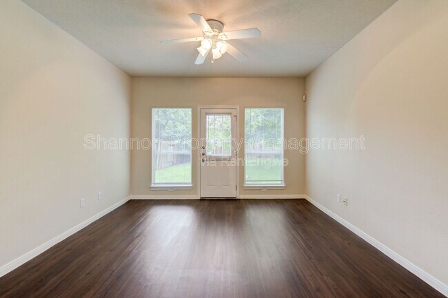 Foto del edificio - 9606 Ashville Dr