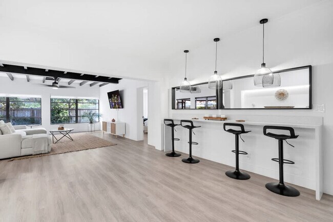 Foto del edificio - 704 NE 2nd St