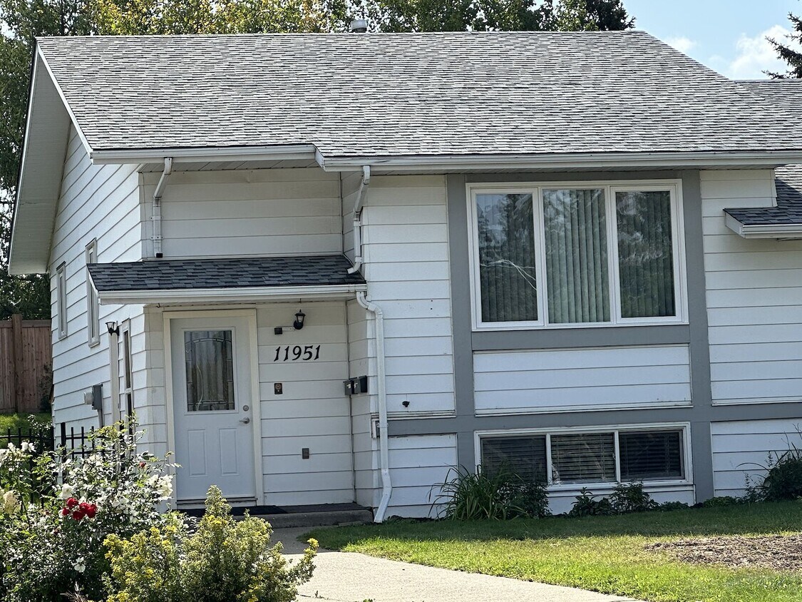 Photo principale - 11951 138 Av NW