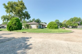 Building Photo - 13011 Harwin Dr
