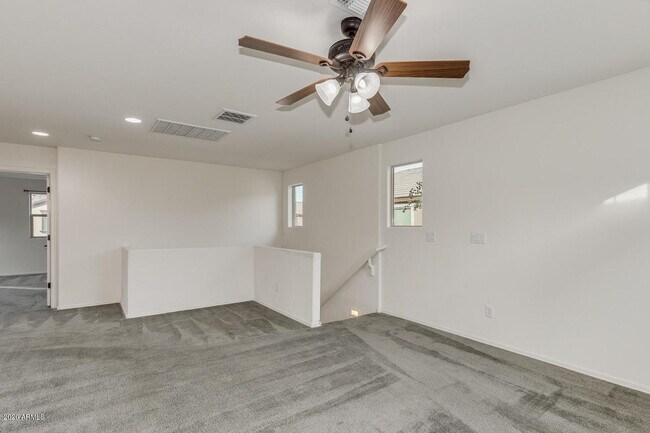 Foto del edificio - 1290 N 165th Dr