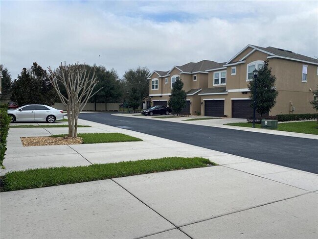 Foto del edificio - 10722 Avery Park Dr