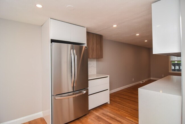 Foto del edificio - 4-14 Rodgers Ave