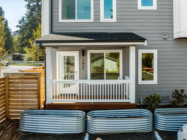 Foto principal - 3 bedroom in Tacoma WA 98406