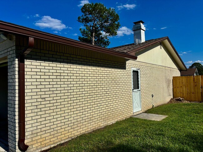 Foto del edificio - Desirable Grove Park Home 3/2 for Under $1,900.00!!