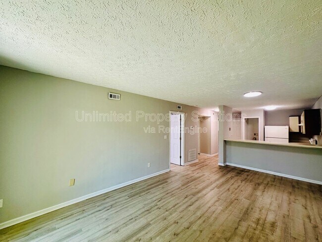 Building Photo - 205 Sunn Aire Ct