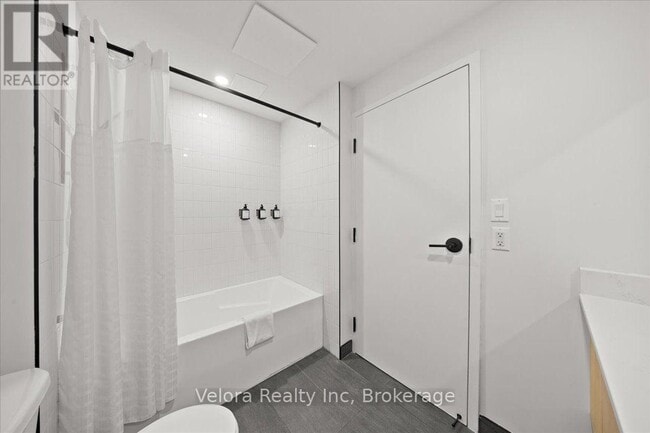 Building Photo - 161 Laurier Ave W