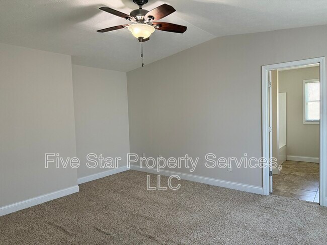 Foto del edificio - 1218 Hawthorn Ct