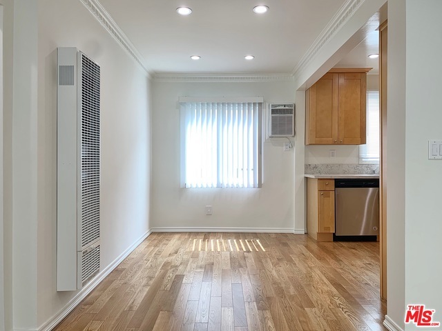 Foto del edificio - 1233 N Harper Ave