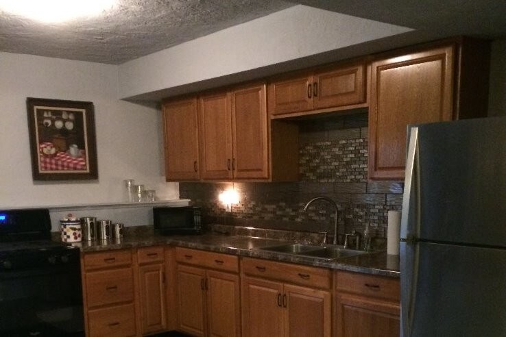 Full-size kitchen - 71 Sunny Hill Dr