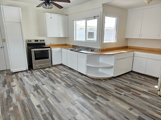 Foto del edificio - 3 Bed / 2 Bath Single-Family Attached Home...