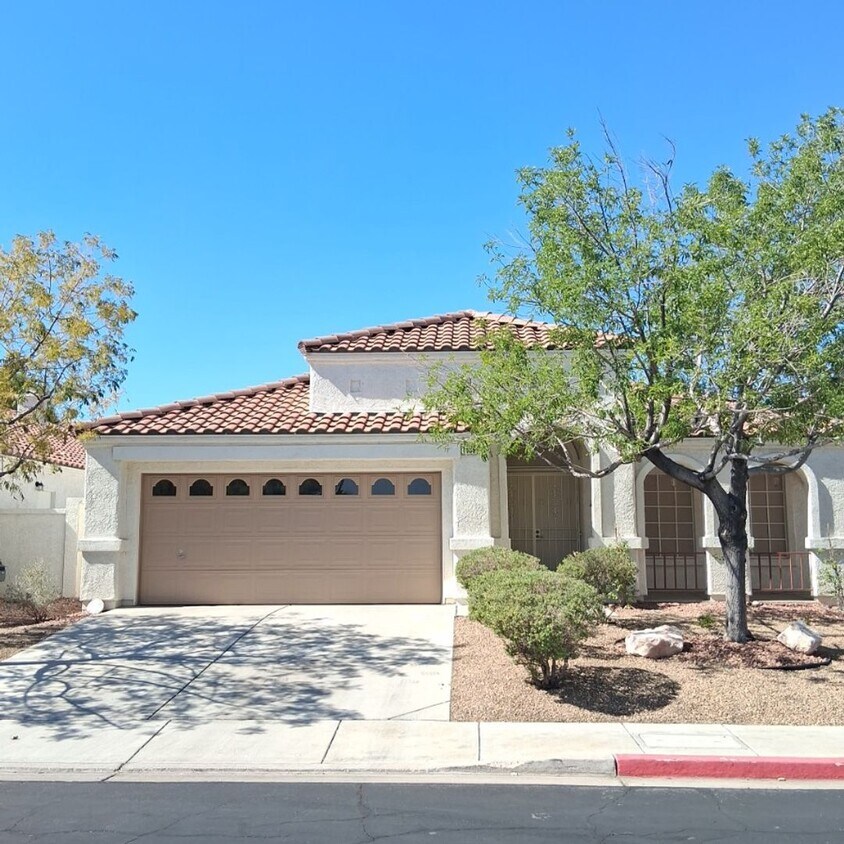 Foto principal - Spacious Single-Story with Inviting Design!