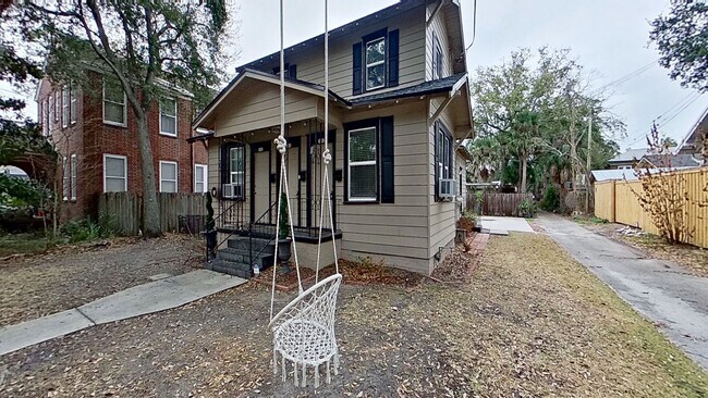 Building Photo - Palm Avenue Triplex