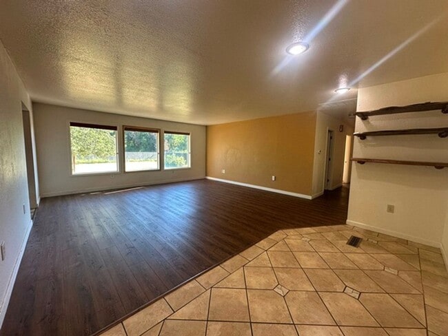Building Photo - 4 Bedroom home with acreage
