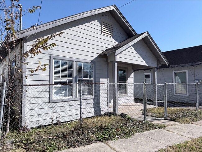 Building Photo - 3231 Holman St