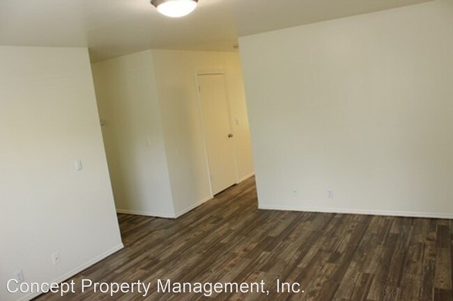 Building Photo - 522 Twin Trees Ln
