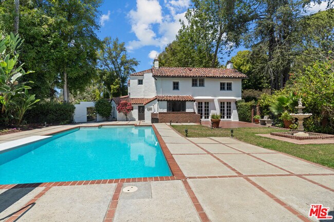 Foto del edificio - 808 Woodacres Rd