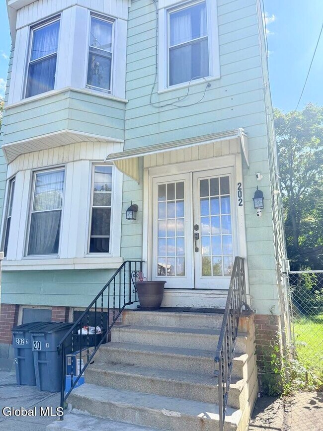 Building Photo - 202 Morton Ave