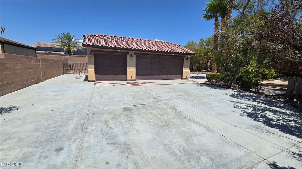 Primary Photo - 5536 Breecher Ave
