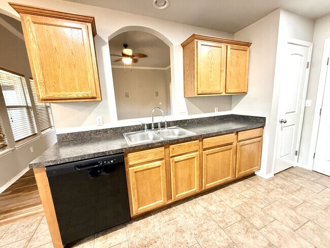 Foto del edificio - 4613 Mill Creek Dr