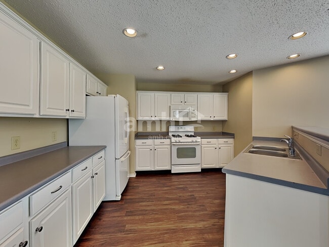 Foto del edificio - 5537 Floating Leaf Dr