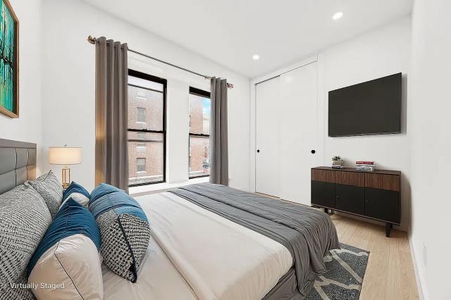 Foto del edificio - 3 bedroom in Brooklyn NY 11215