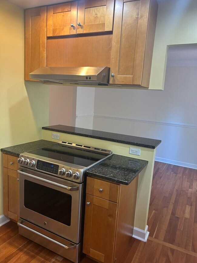 Building Photo - Potomac Chase Townhouse For Lease