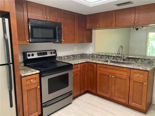 Building Photo - 208 Palmetto Ct