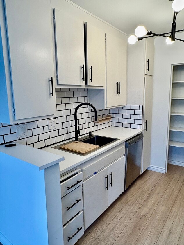 Primary Photo - 11015 National Blvd